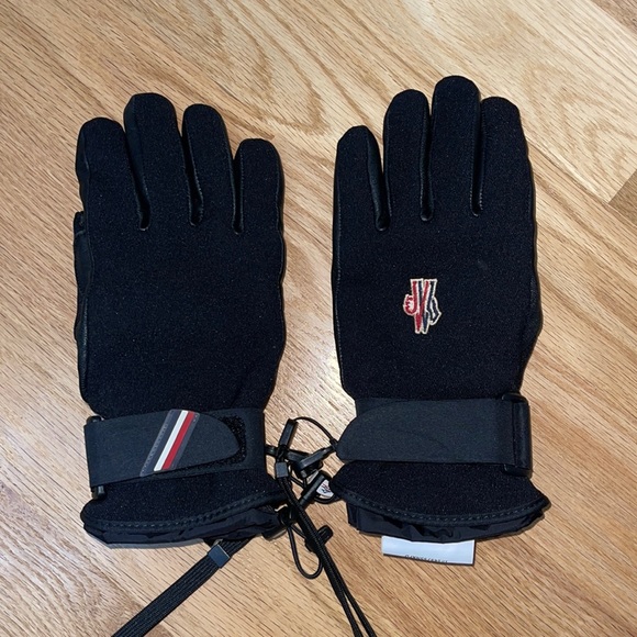 Moncler Accessories - Moncler Grenobles- Brand new condition Size S